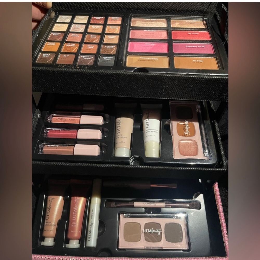 Ulta 45 piece Beauty Box - So Posh Edition **damaged
